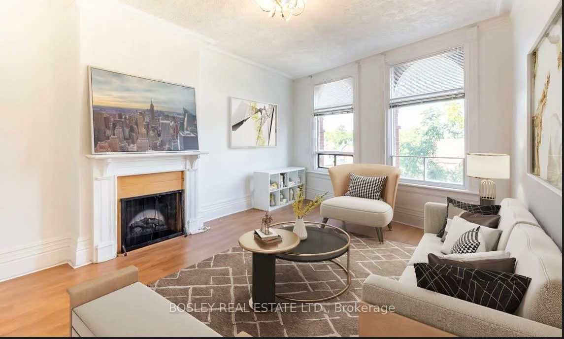 2963, Dundas, Junction Area, Toronto