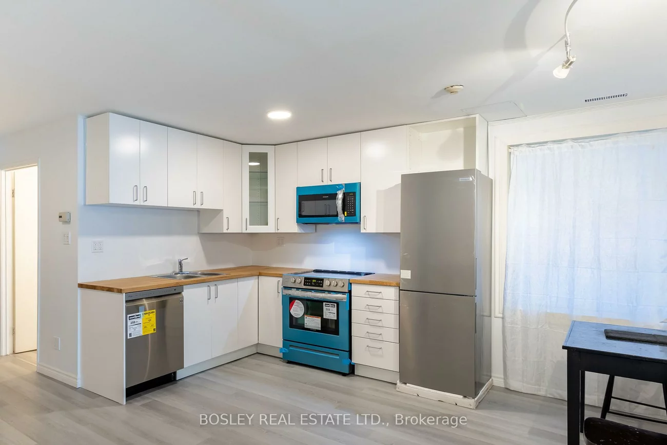 2963, Dundas, Junction Area, Toronto