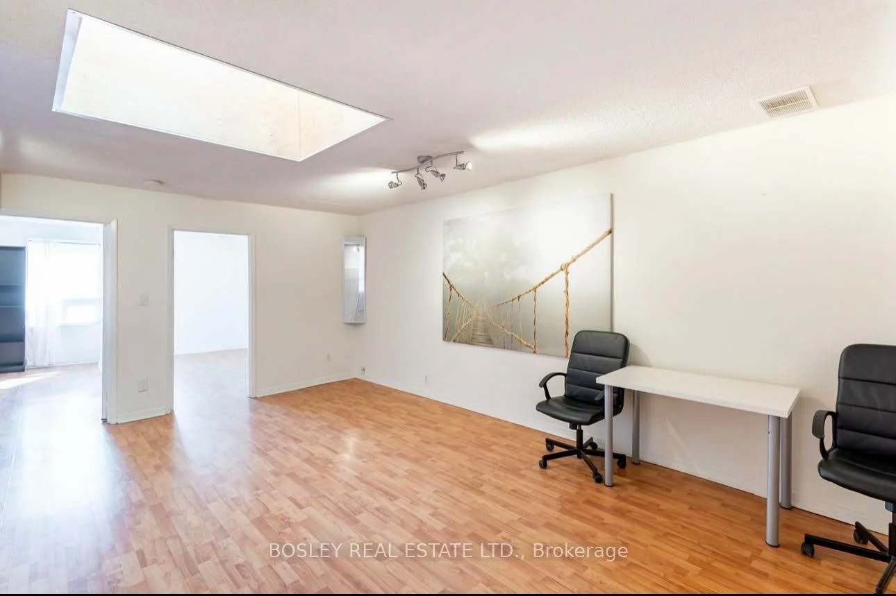 2963, Dundas, Junction Area, Toronto