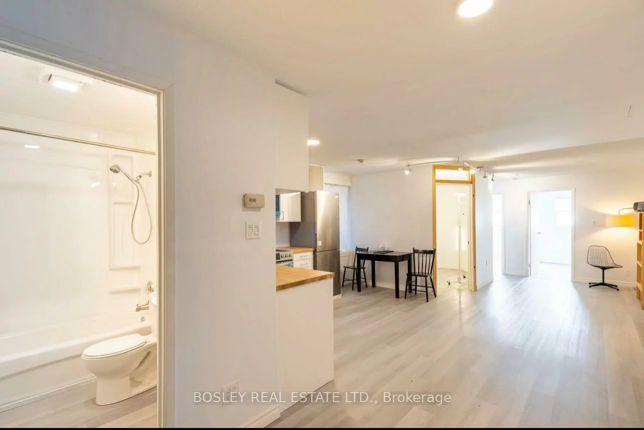 2963, Dundas, Junction Area, Toronto