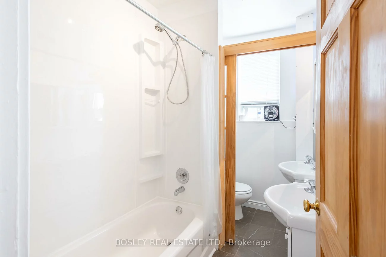 2963, Dundas, Junction Area, Toronto
