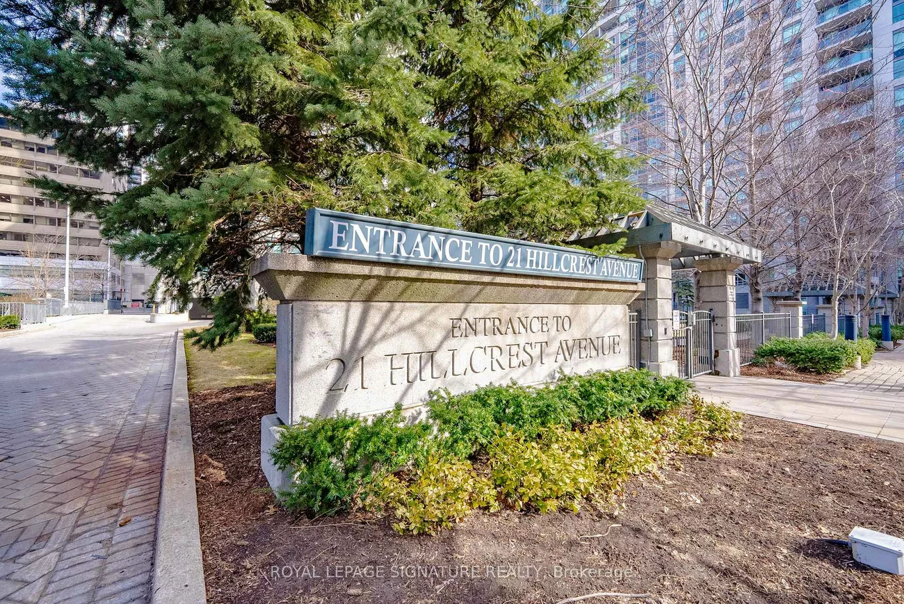 1768, St Clair, Weston-Pellam Park, Toronto
