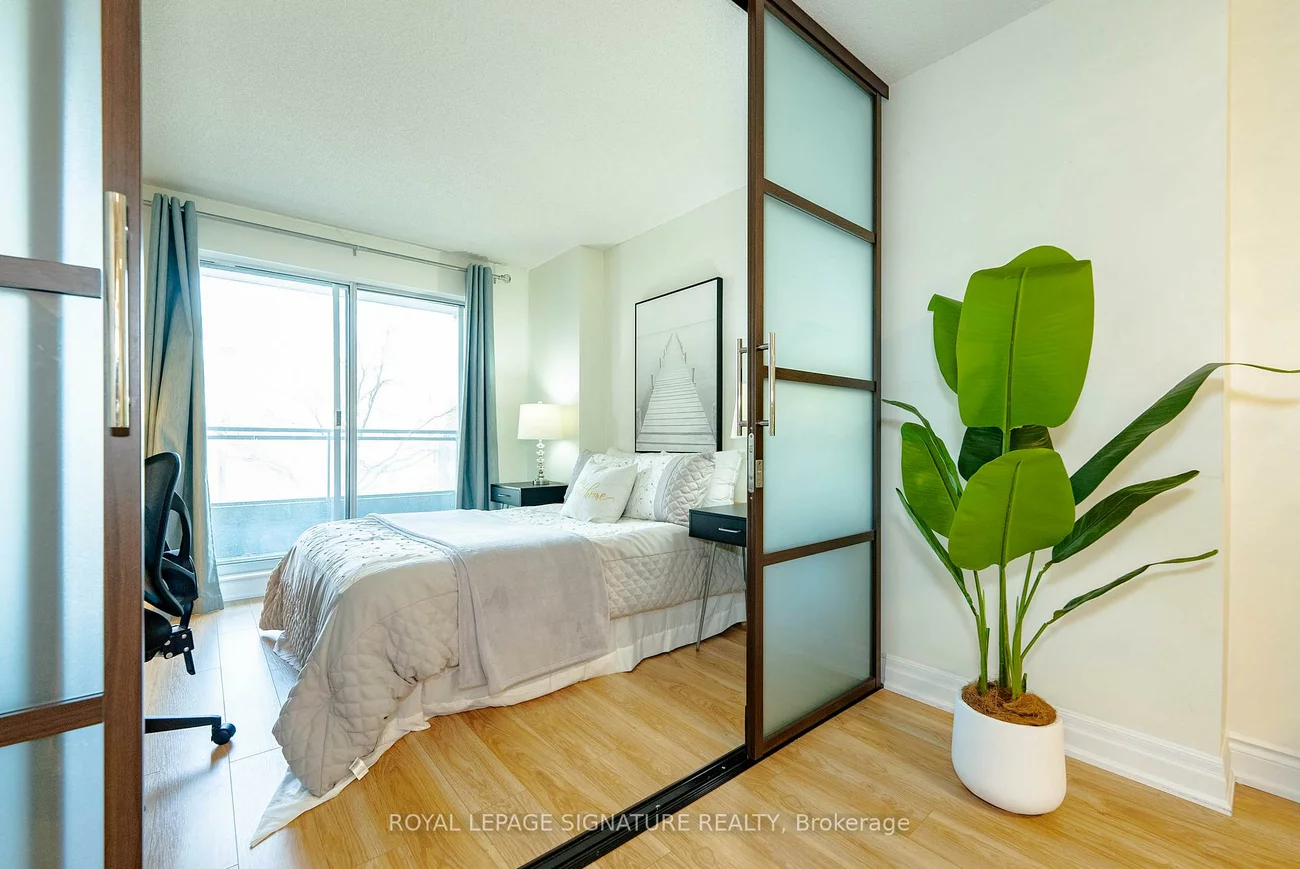 1768, St Clair, Weston-Pellam Park, Toronto