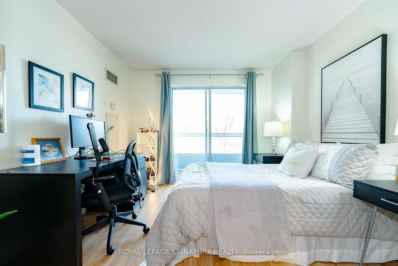 1768, St Clair, Weston-Pellam Park, Toronto