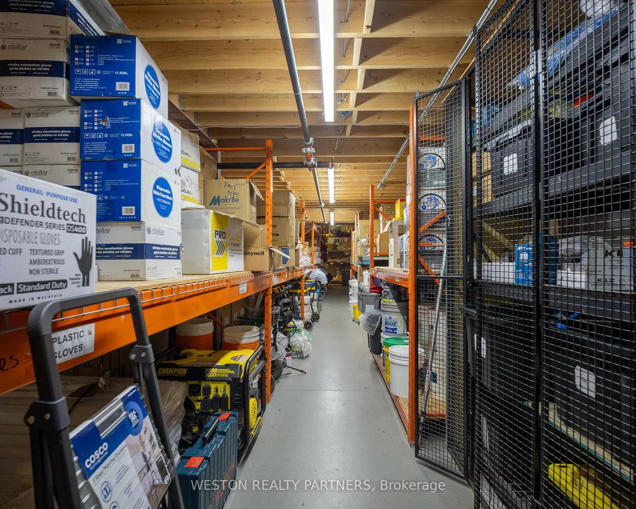 240, Bartor, Downsview-Roding-CFB, Toronto