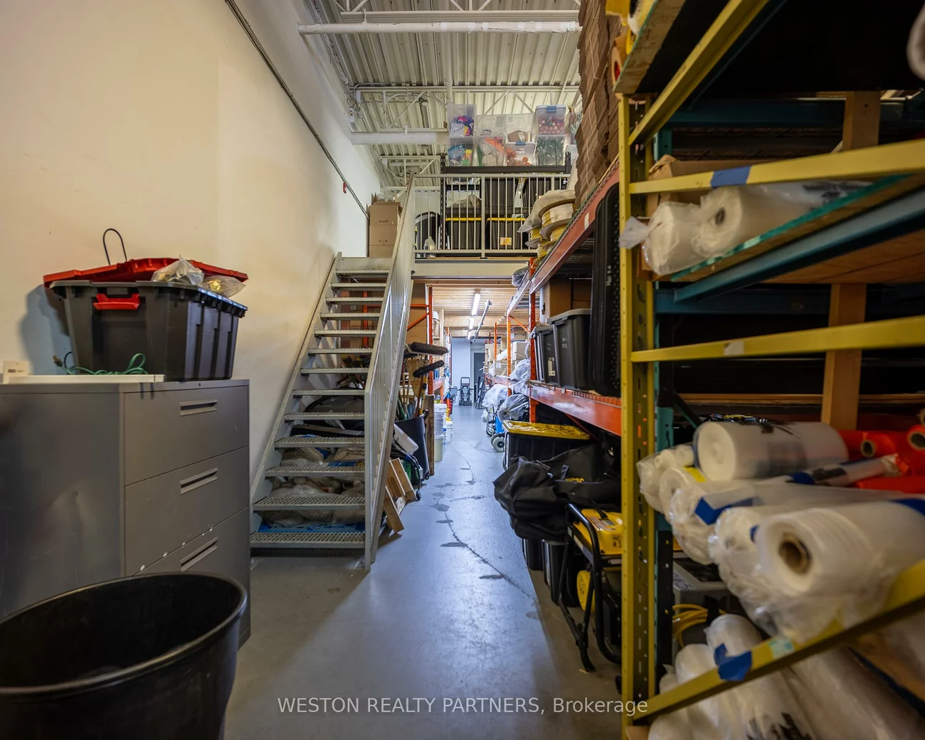 240, Bartor, Downsview-Roding-CFB, Toronto