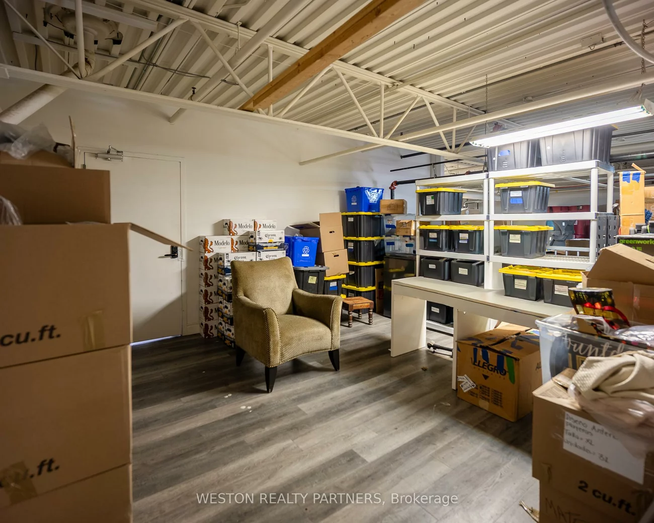 240, Bartor, Downsview-Roding-CFB, Toronto