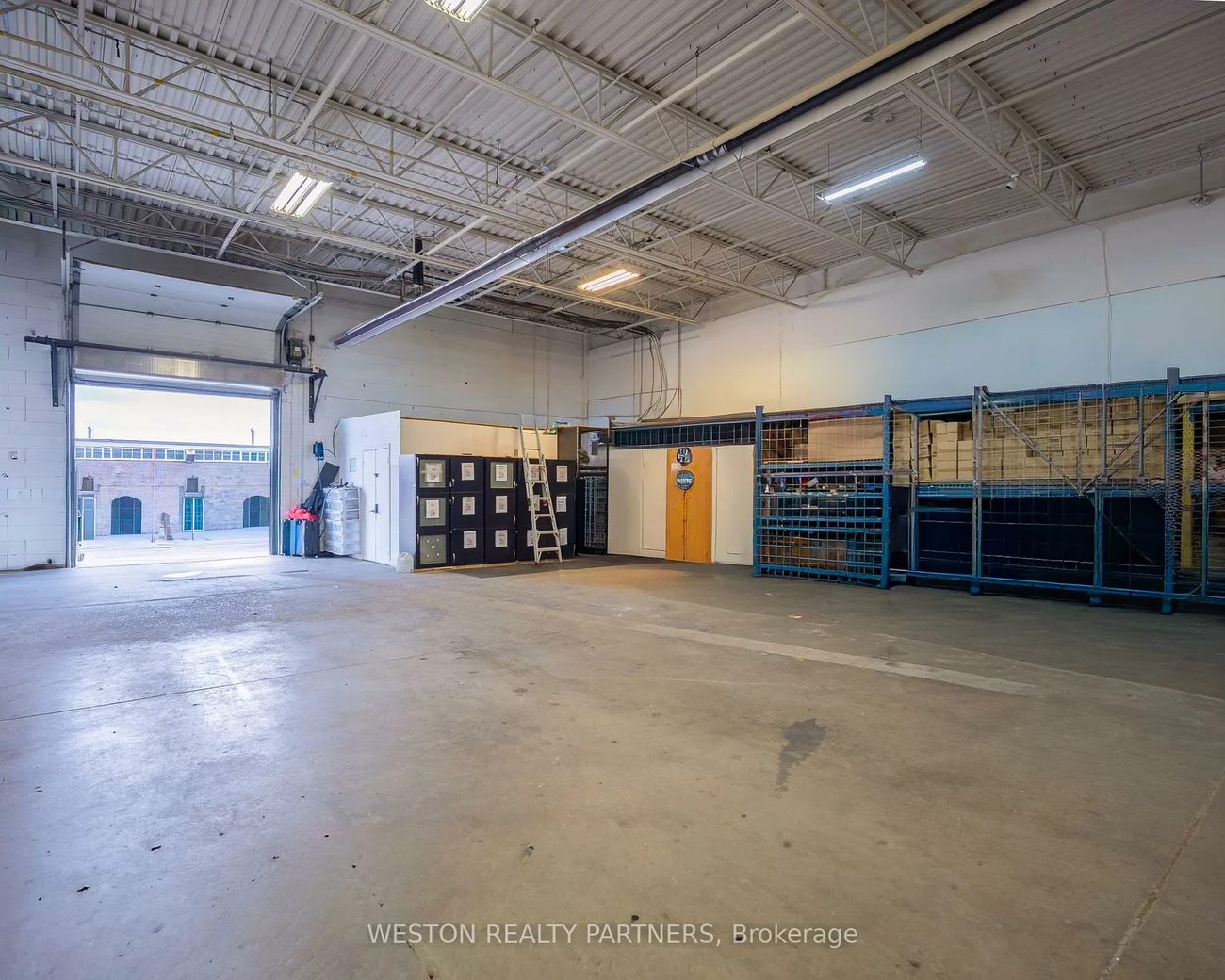 240, Bartor, Downsview-Roding-CFB, Toronto