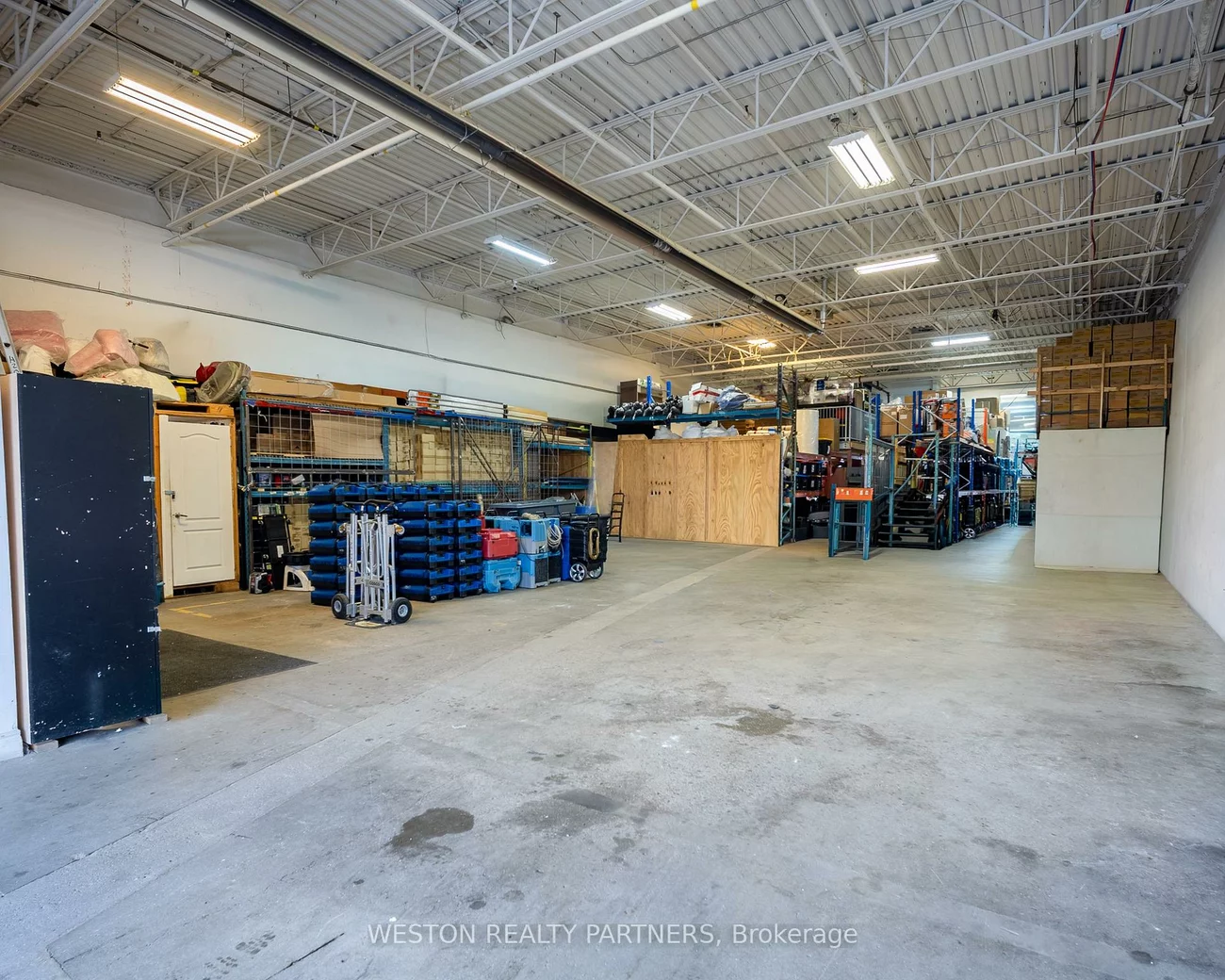 240, Bartor, Downsview-Roding-CFB, Toronto