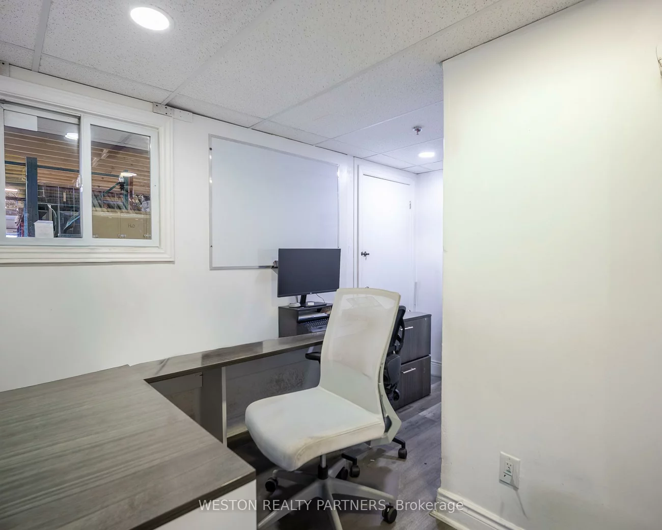240, Bartor, Downsview-Roding-CFB, Toronto