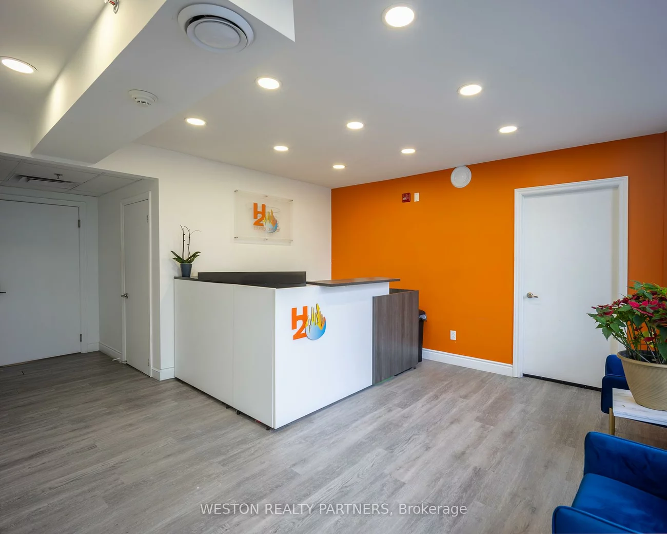 240, Bartor, Downsview-Roding-CFB, Toronto
