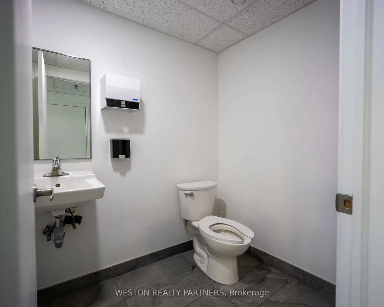240, Bartor, Downsview-Roding-CFB, Toronto