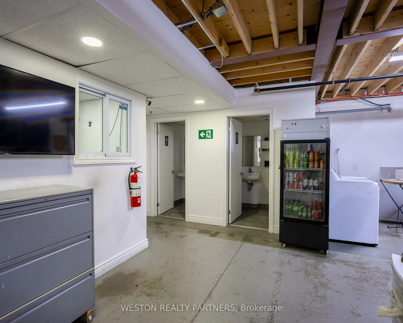240, Bartor, Downsview-Roding-CFB, Toronto