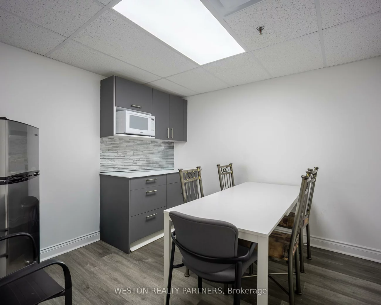 240, Bartor, Downsview-Roding-CFB, Toronto