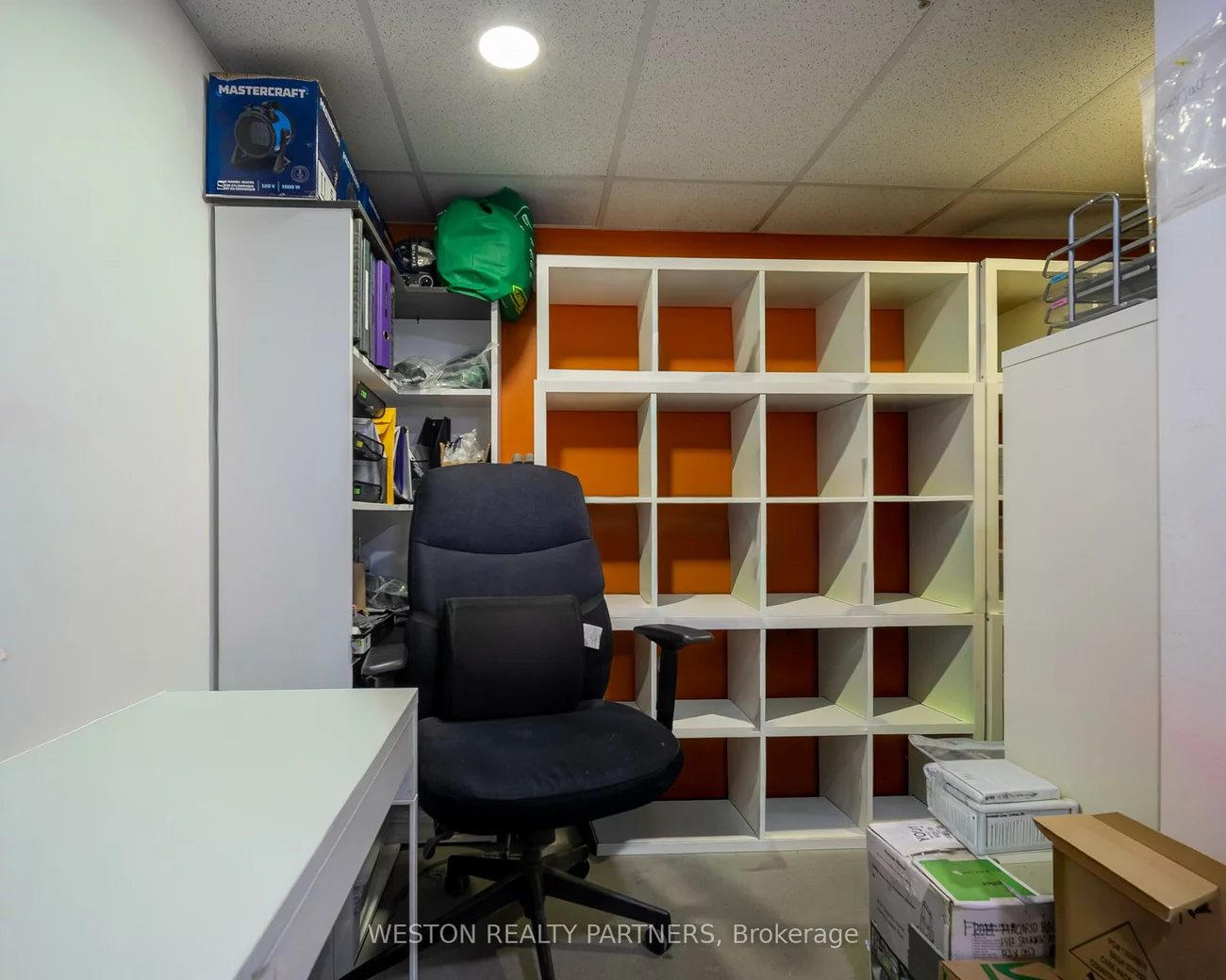 240, Bartor, Downsview-Roding-CFB, Toronto