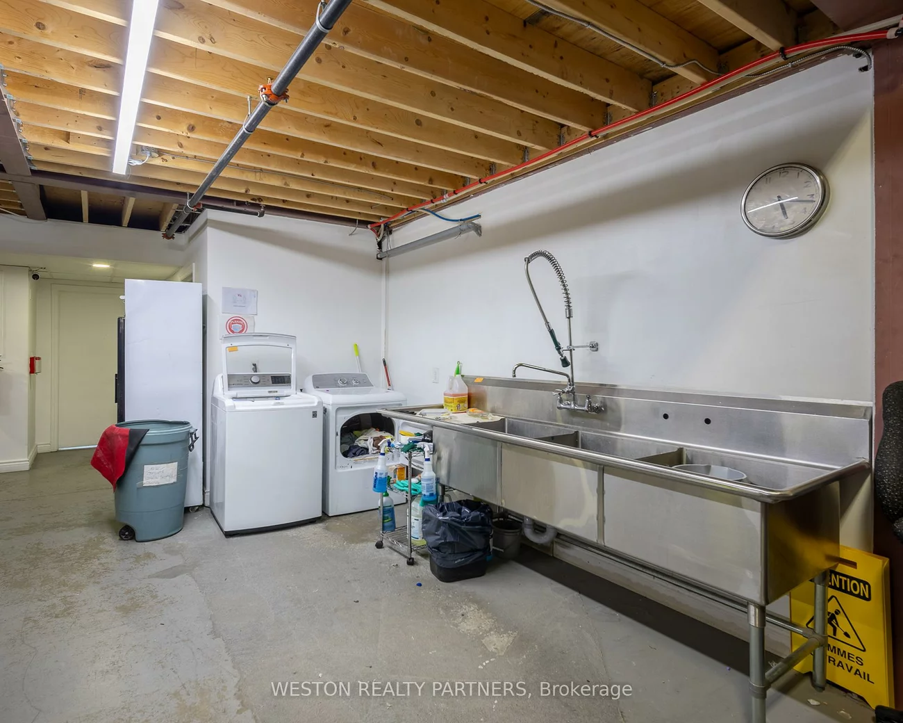240, Bartor, Downsview-Roding-CFB, Toronto