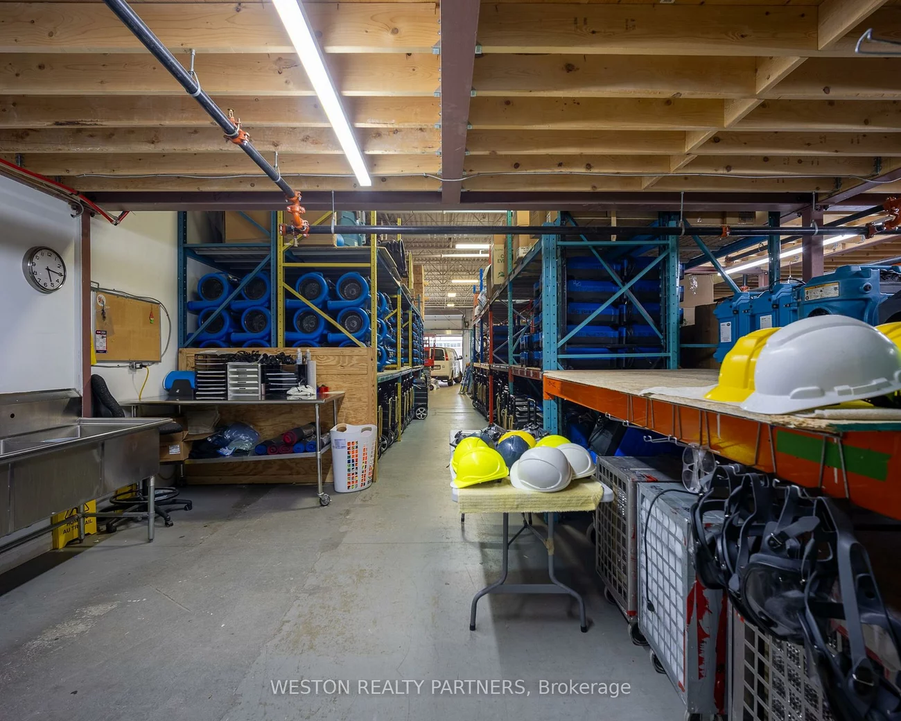 240, Bartor, Downsview-Roding-CFB, Toronto