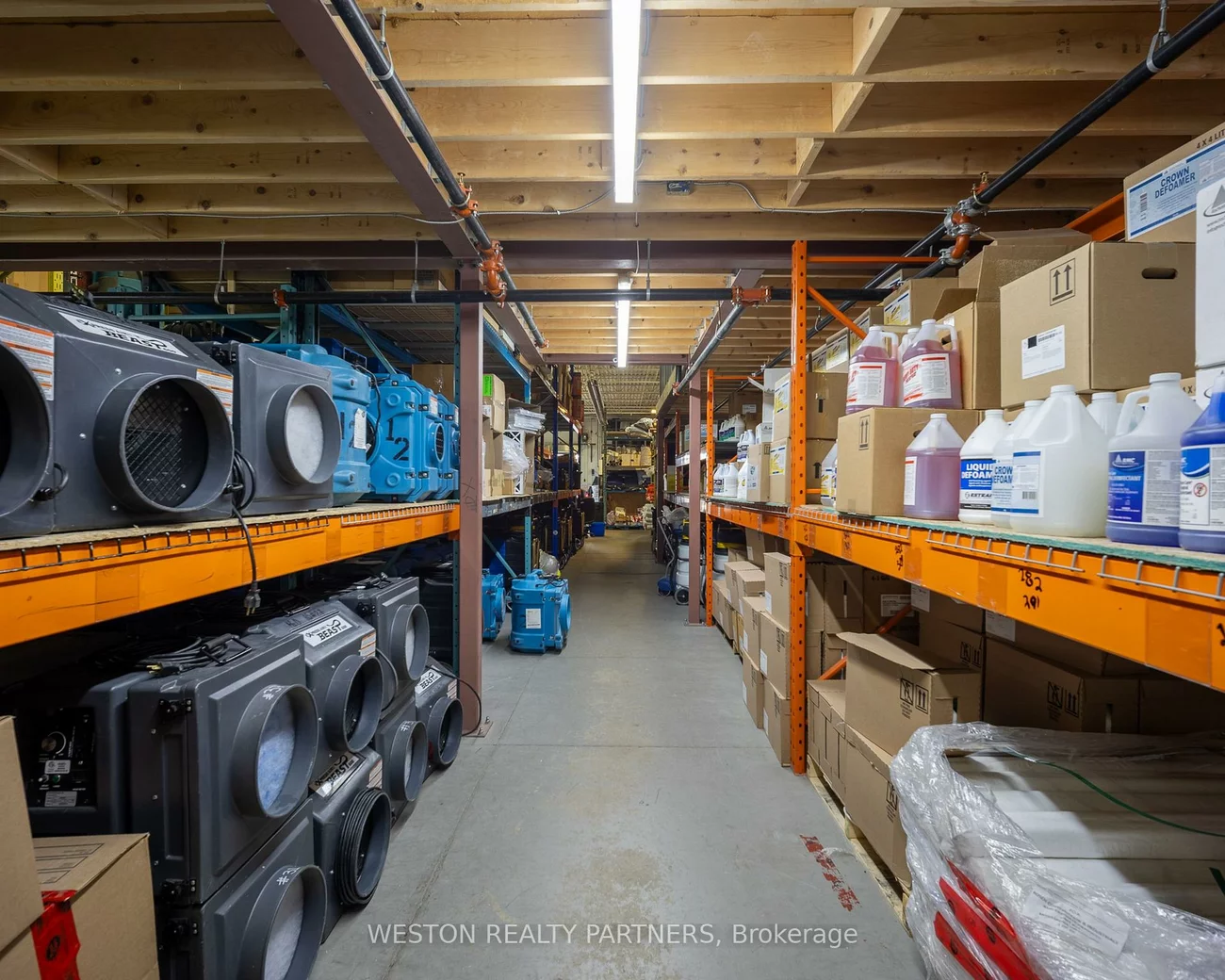 240, Bartor, Downsview-Roding-CFB, Toronto