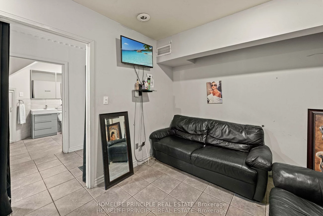 1270, Finch, York University Heights, Toronto