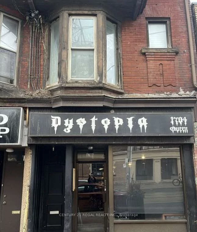 1704, Queen, Roncesvalles, Toronto