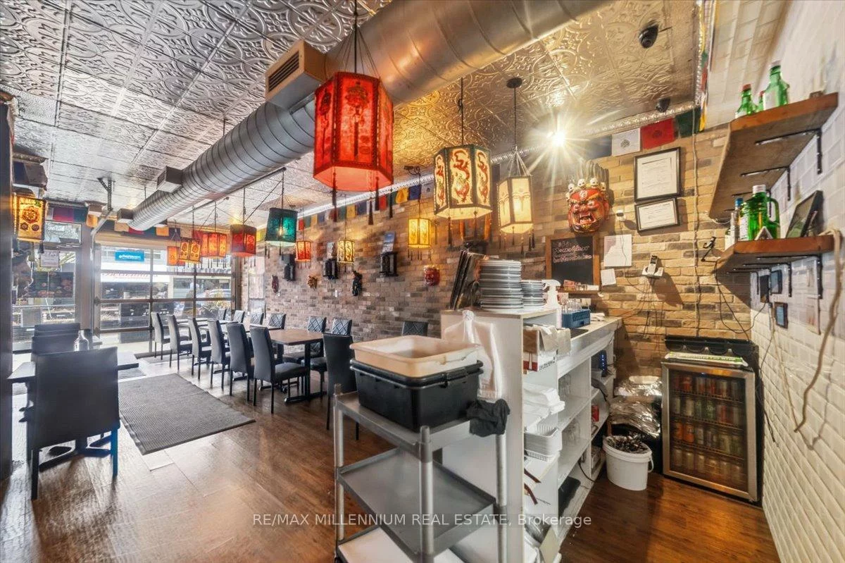 2392, Bloor, Runnymede-Bloor West Village, Toronto