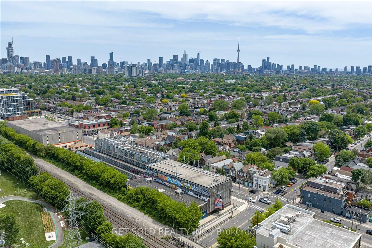 950, Dupont, Dovercourt-Wallace Emerson-Junction, Toronto