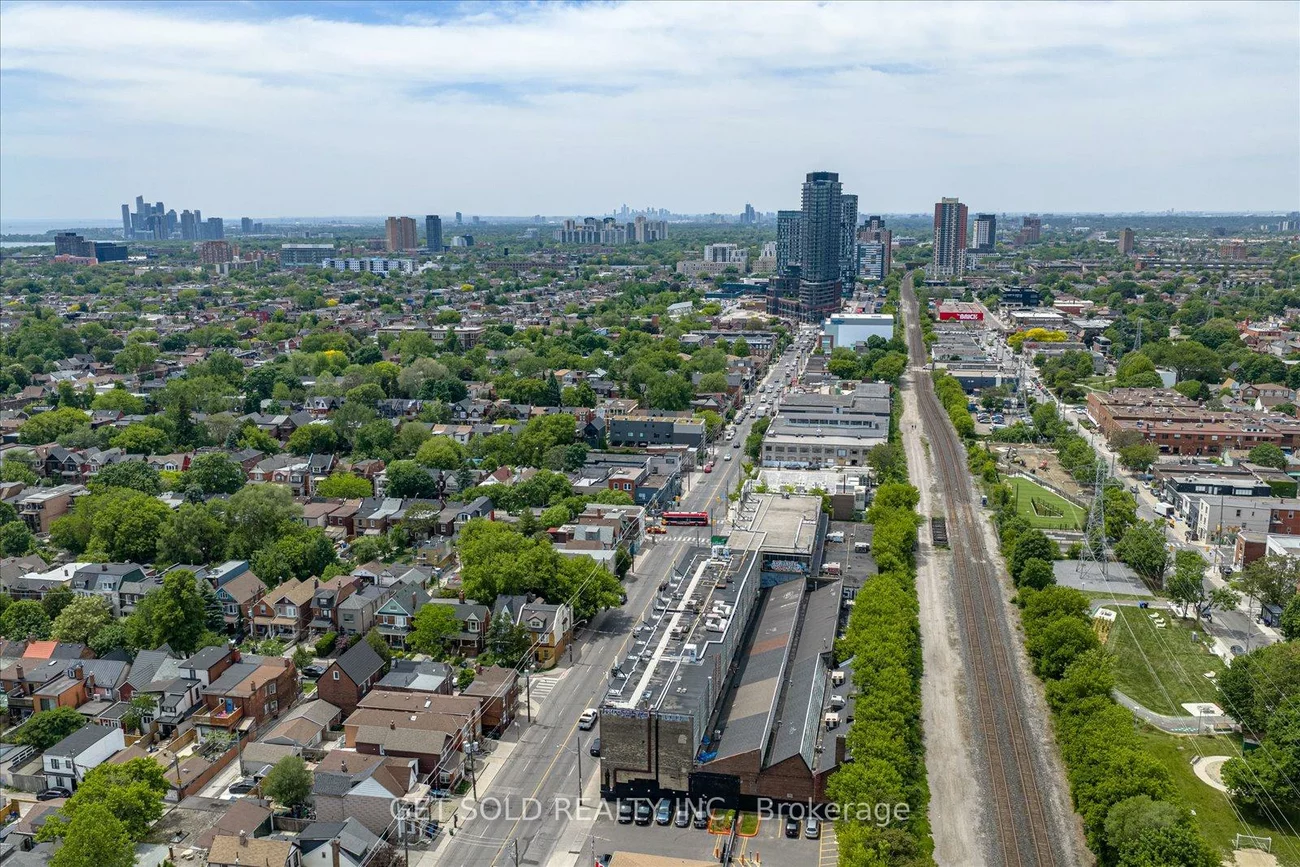 950, Dupont, Dovercourt-Wallace Emerson-Junction, Toronto