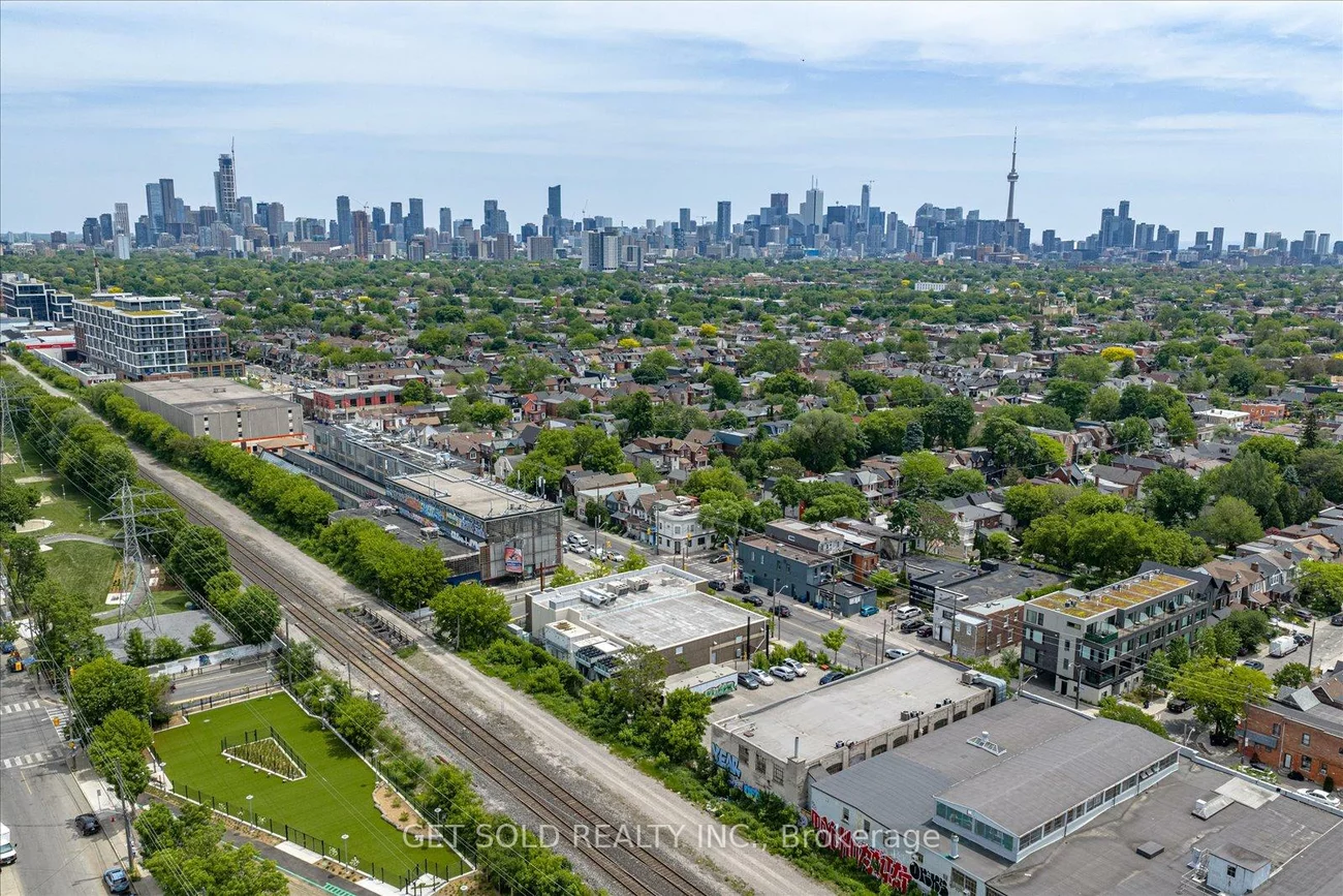 950, Dupont, Dovercourt-Wallace Emerson-Junction, Toronto