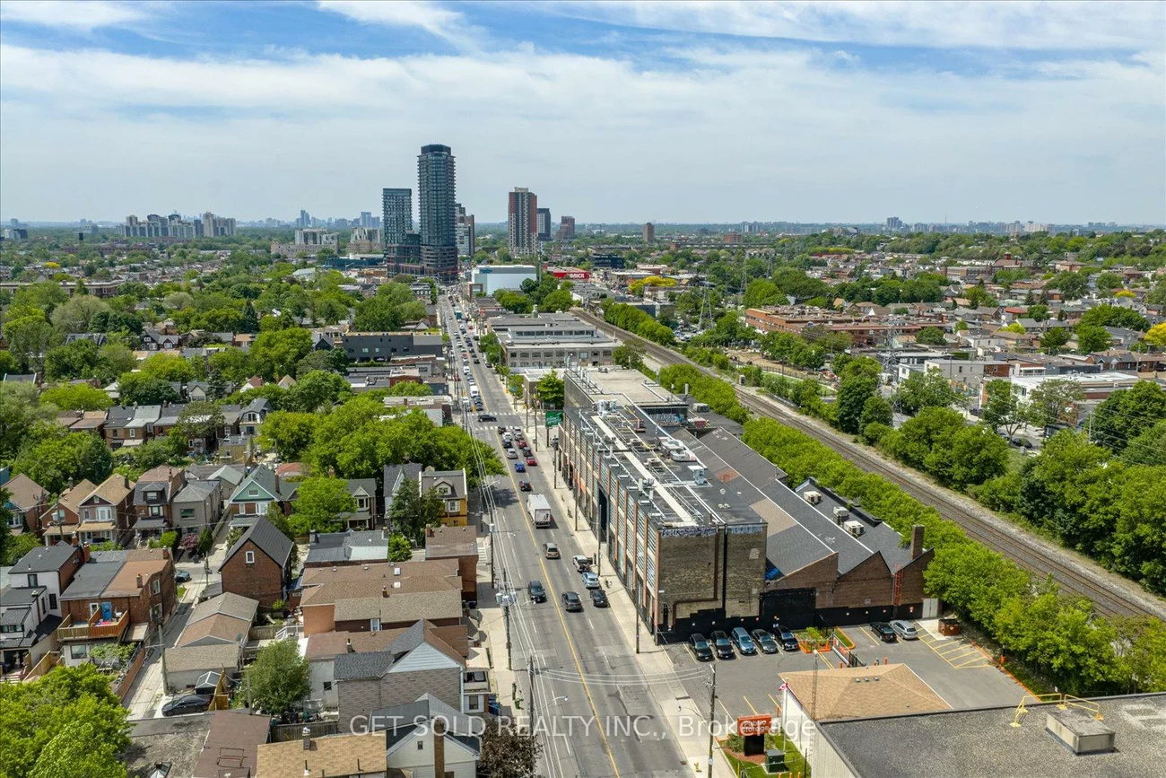 950, Dupont, Dovercourt-Wallace Emerson-Junction, Toronto