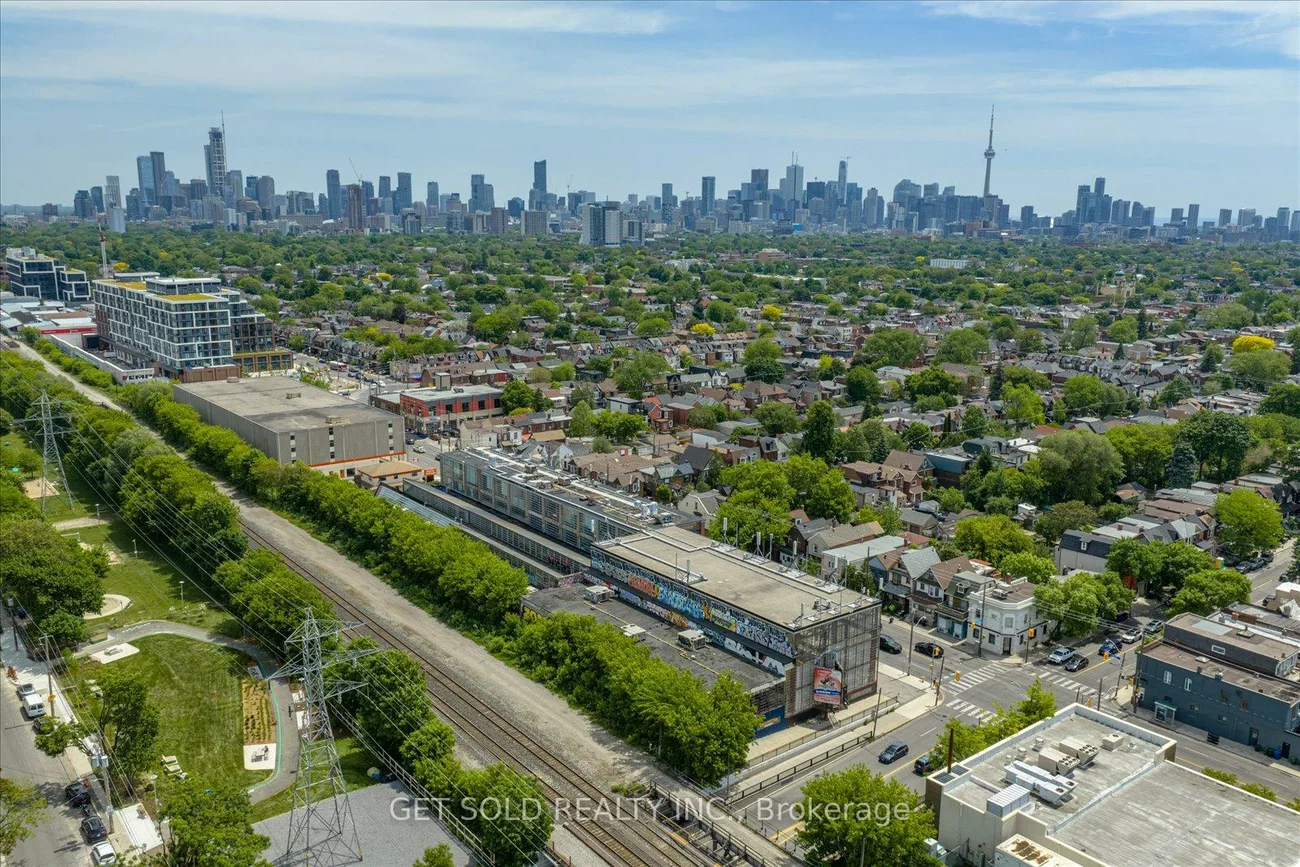 950, Dupont, Dovercourt-Wallace Emerson-Junction, Toronto