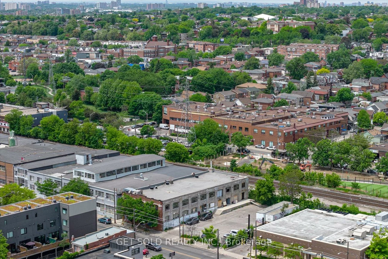 1020, Dupont, Dovercourt-Wallace Emerson-Junction, Toronto