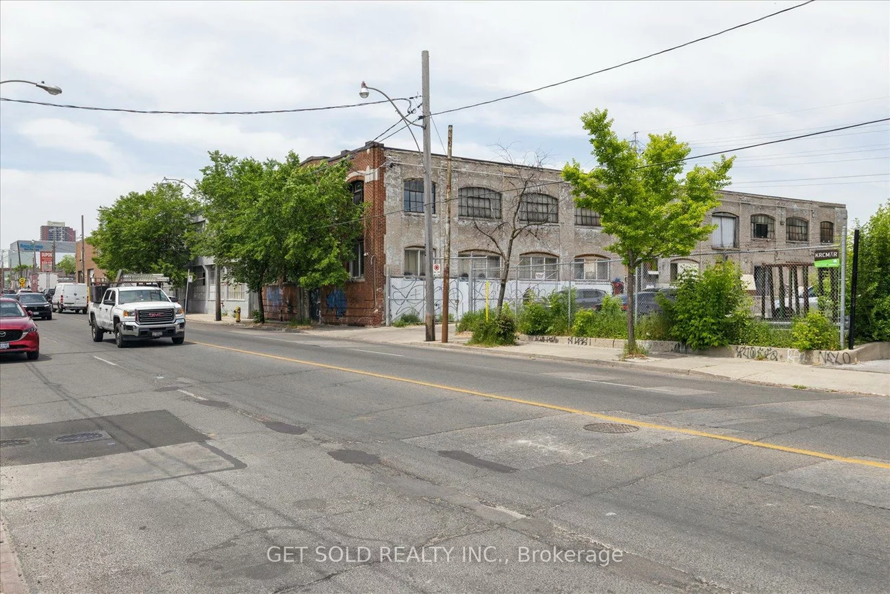 1020, Dupont, Dovercourt-Wallace Emerson-Junction, Toronto