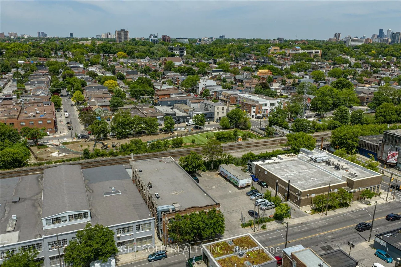 1020, Dupont, Dovercourt-Wallace Emerson-Junction, Toronto