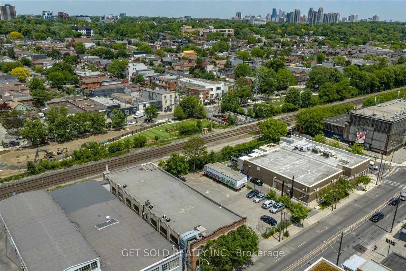 1020, Dupont, Dovercourt-Wallace Emerson-Junction, Toronto