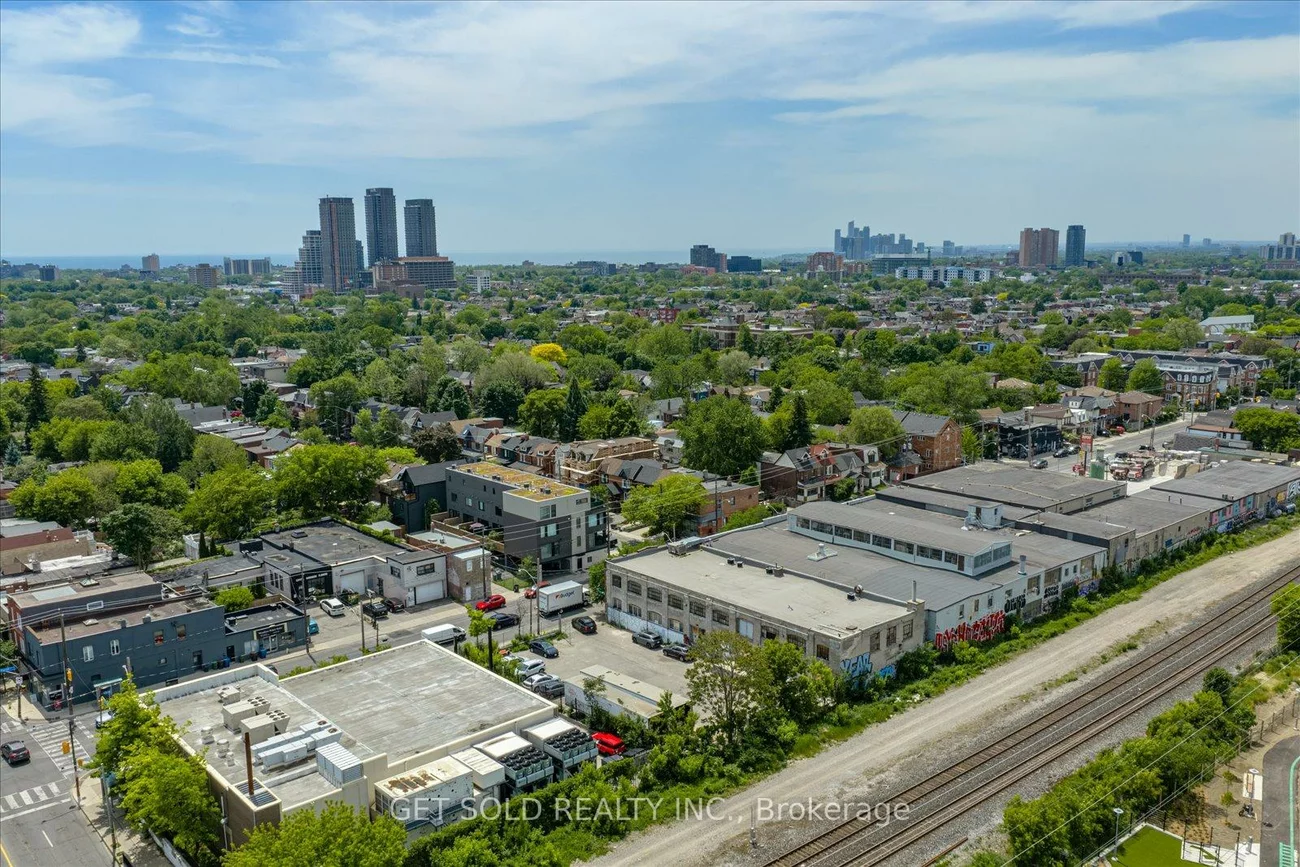 1020, Dupont, Dovercourt-Wallace Emerson-Junction, Toronto