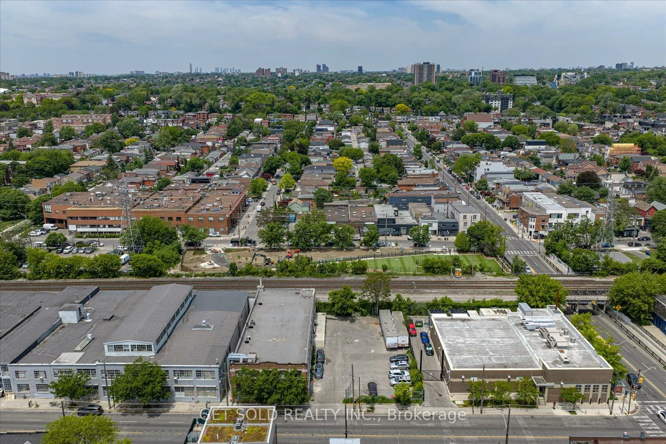1020, Dupont, Dovercourt-Wallace Emerson-Junction, Toronto