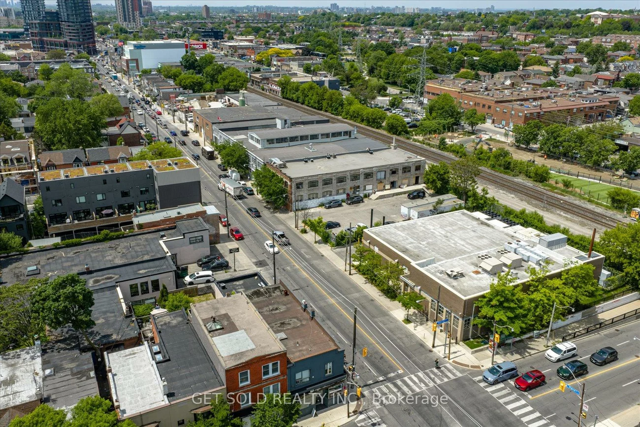 1020, Dupont, Dovercourt-Wallace Emerson-Junction, Toronto