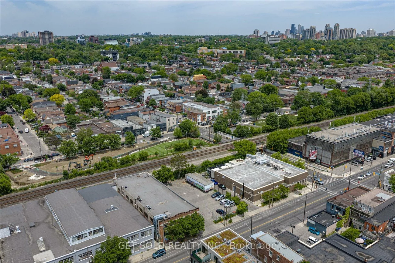 1020, Dupont, Dovercourt-Wallace Emerson-Junction, Toronto