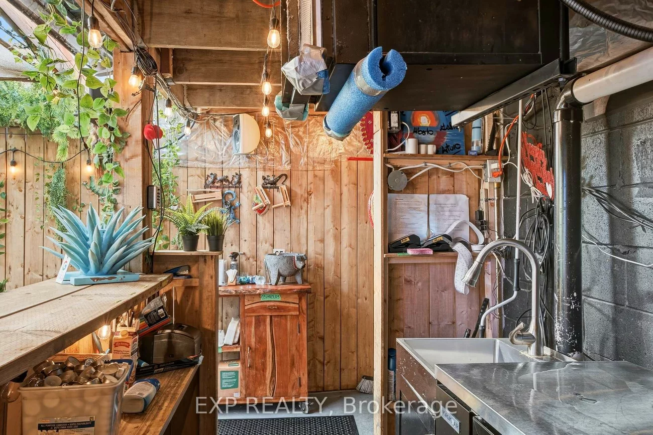 1263, Queen, South Parkdale, Toronto
