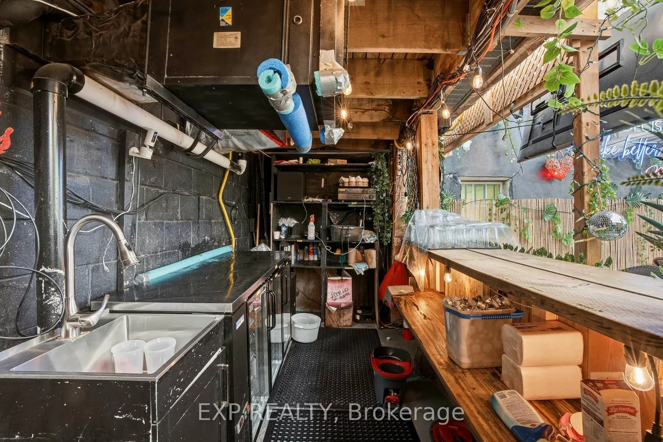 1263, Queen, South Parkdale, Toronto