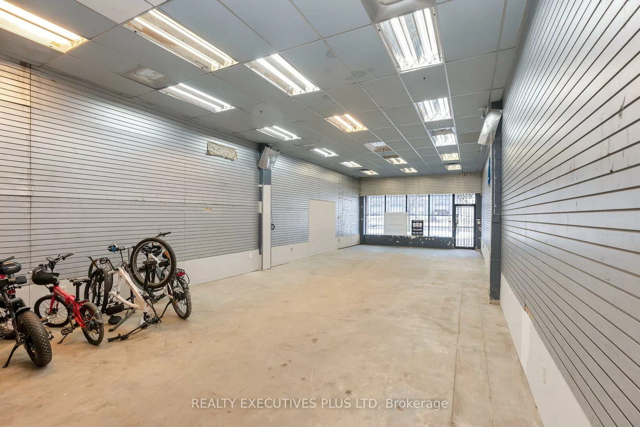 6921, Steeles, West Humber-Clairville, Toronto