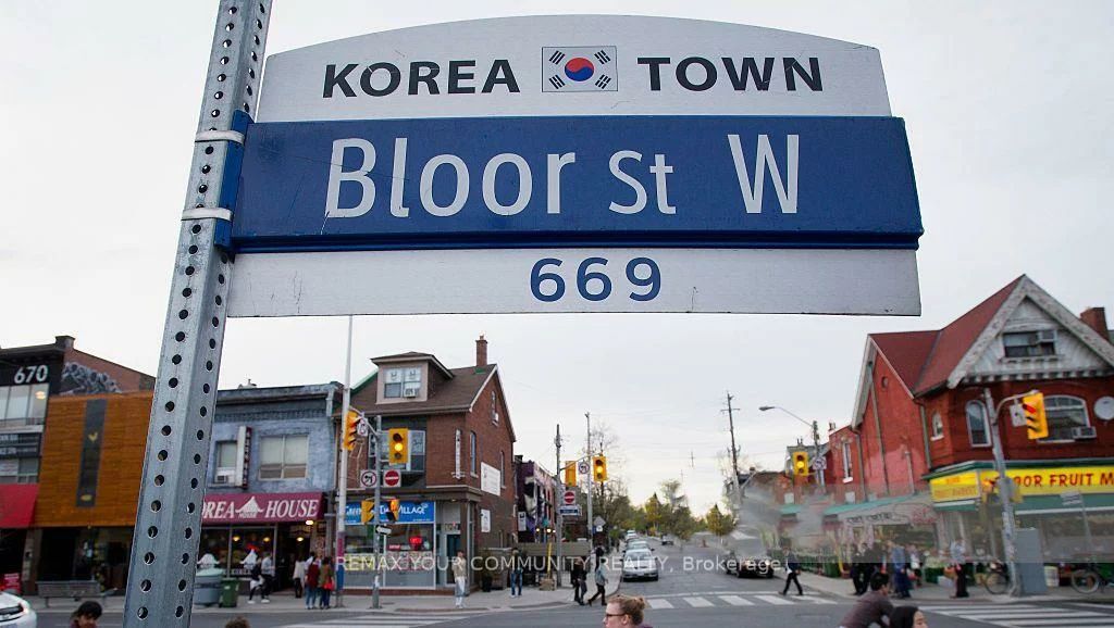 802, Bloor, Dovercourt-Wallace Emerson-Junction, Toronto