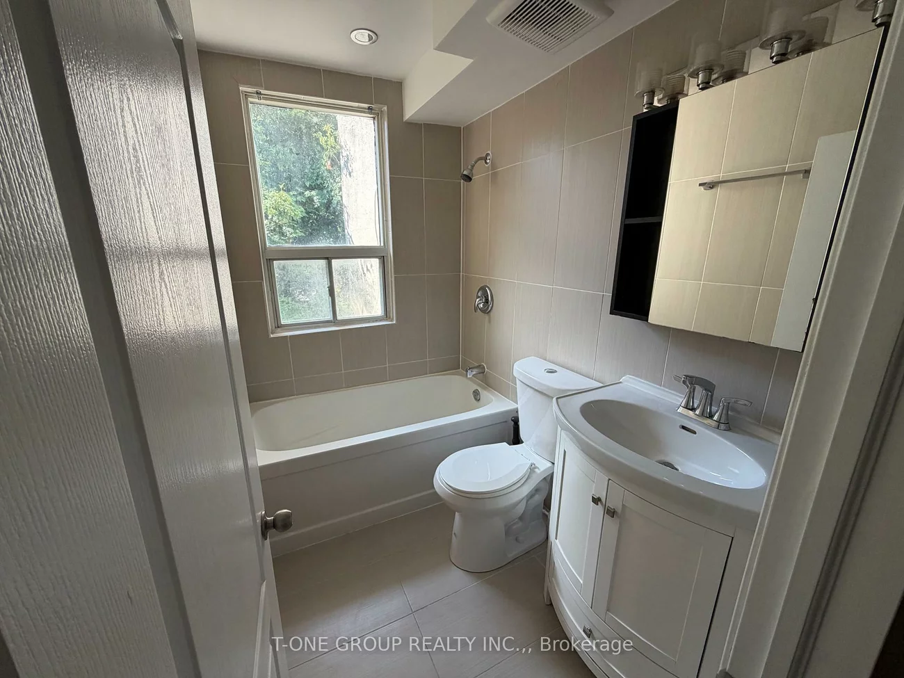 3287, Dundas, Junction Area, Toronto