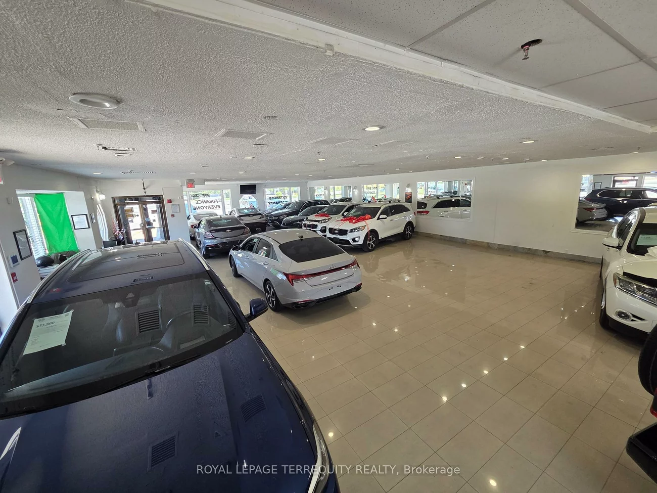 1025, Finch, York University Heights, Toronto