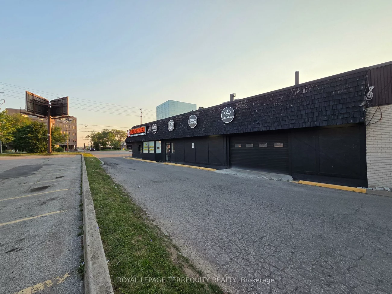 1025, Finch, York University Heights, Toronto