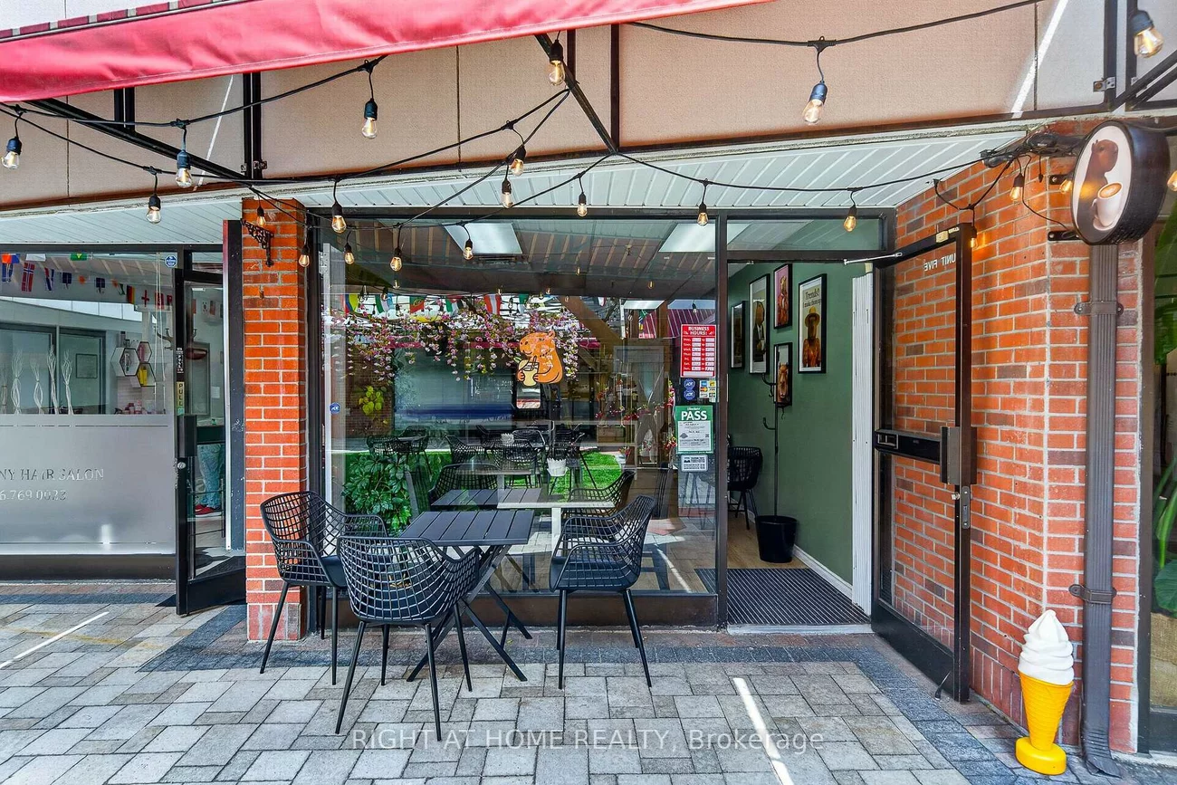 2323, Bloor, High Park-Swansea, Toronto