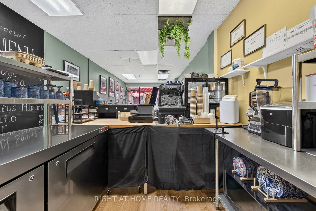2323, Bloor, High Park-Swansea, Toronto