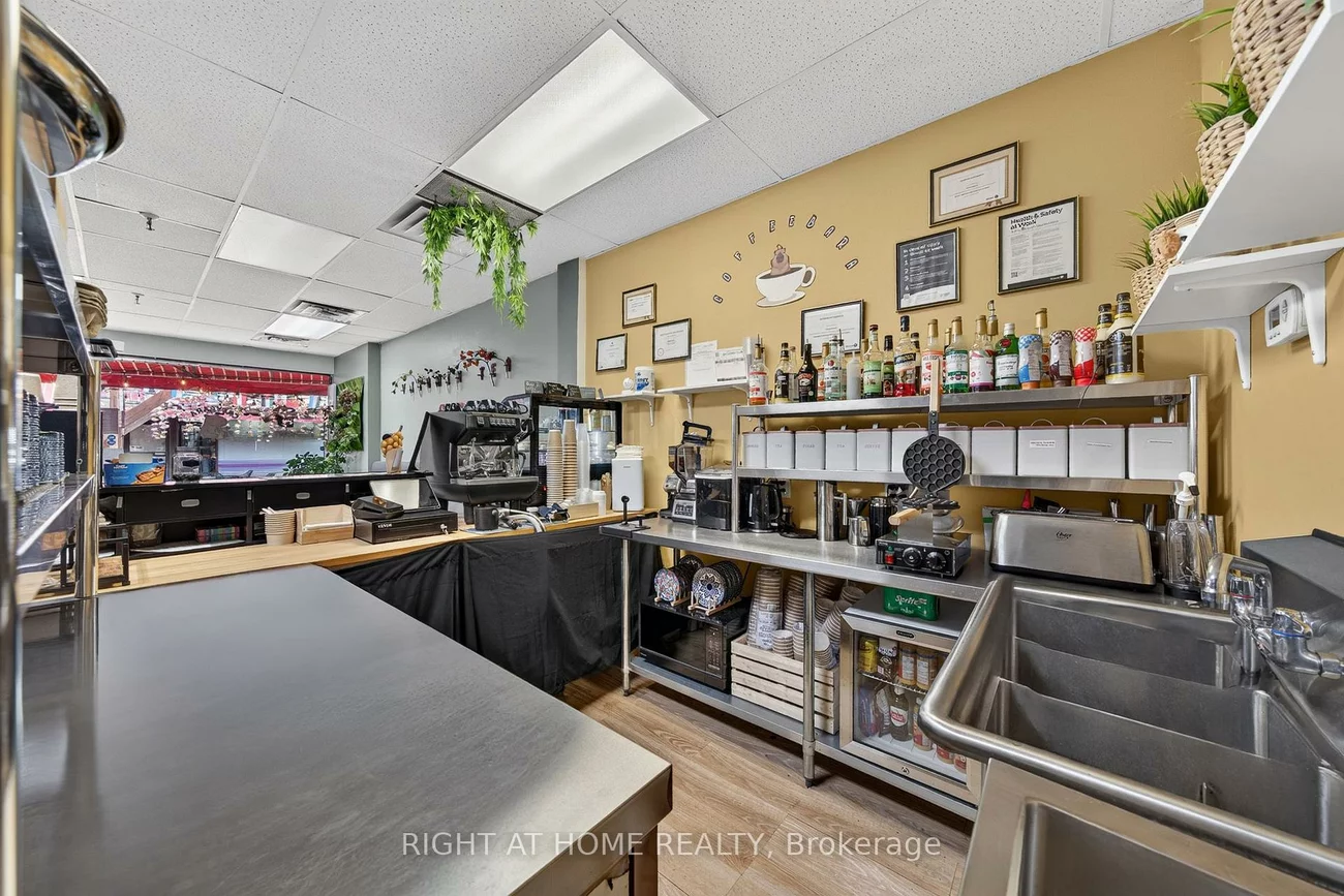 2323, Bloor, High Park-Swansea, Toronto