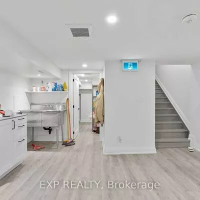 514A, Evans, Alderwood, Toronto
