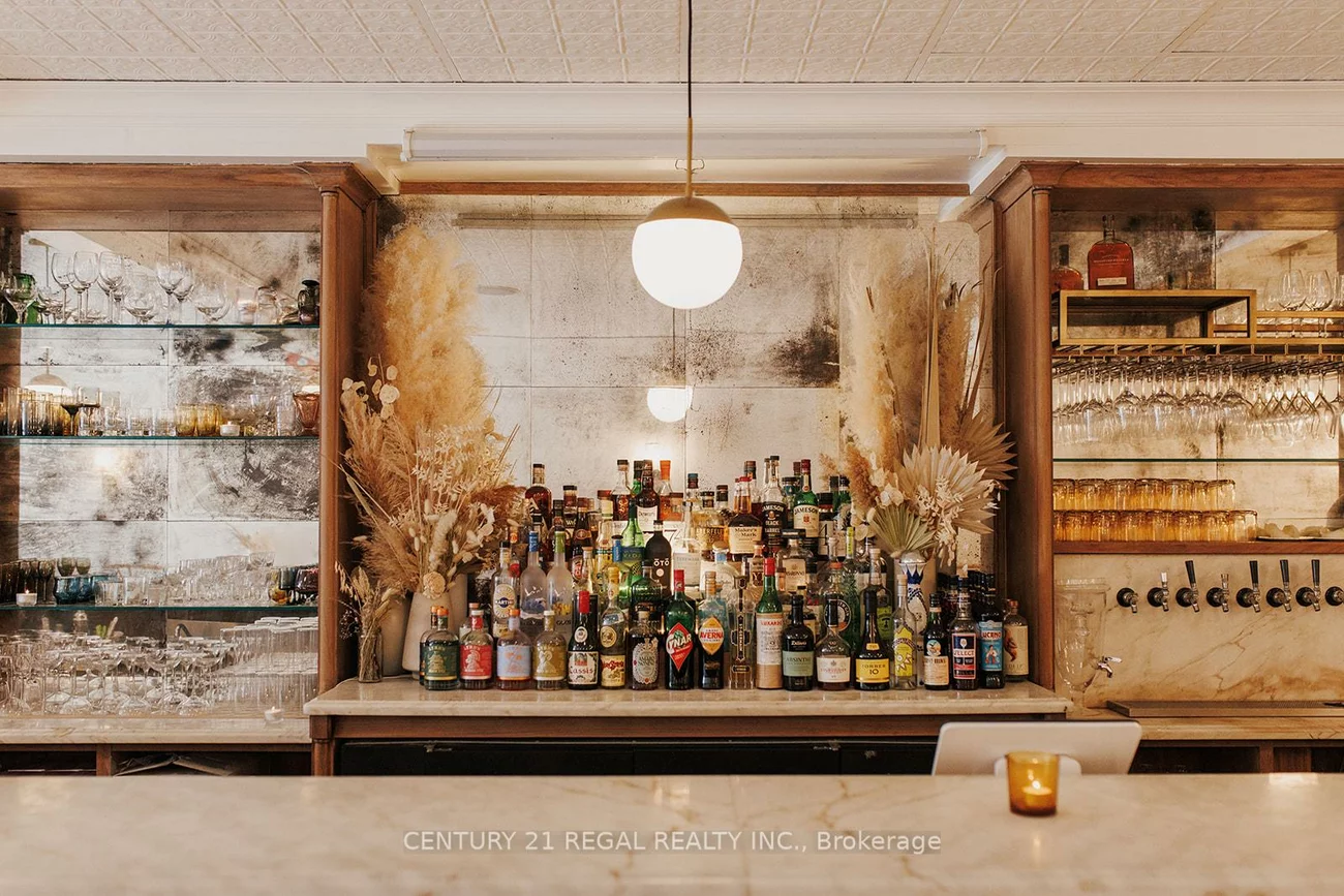 1564, Queen, Roncesvalles, Toronto